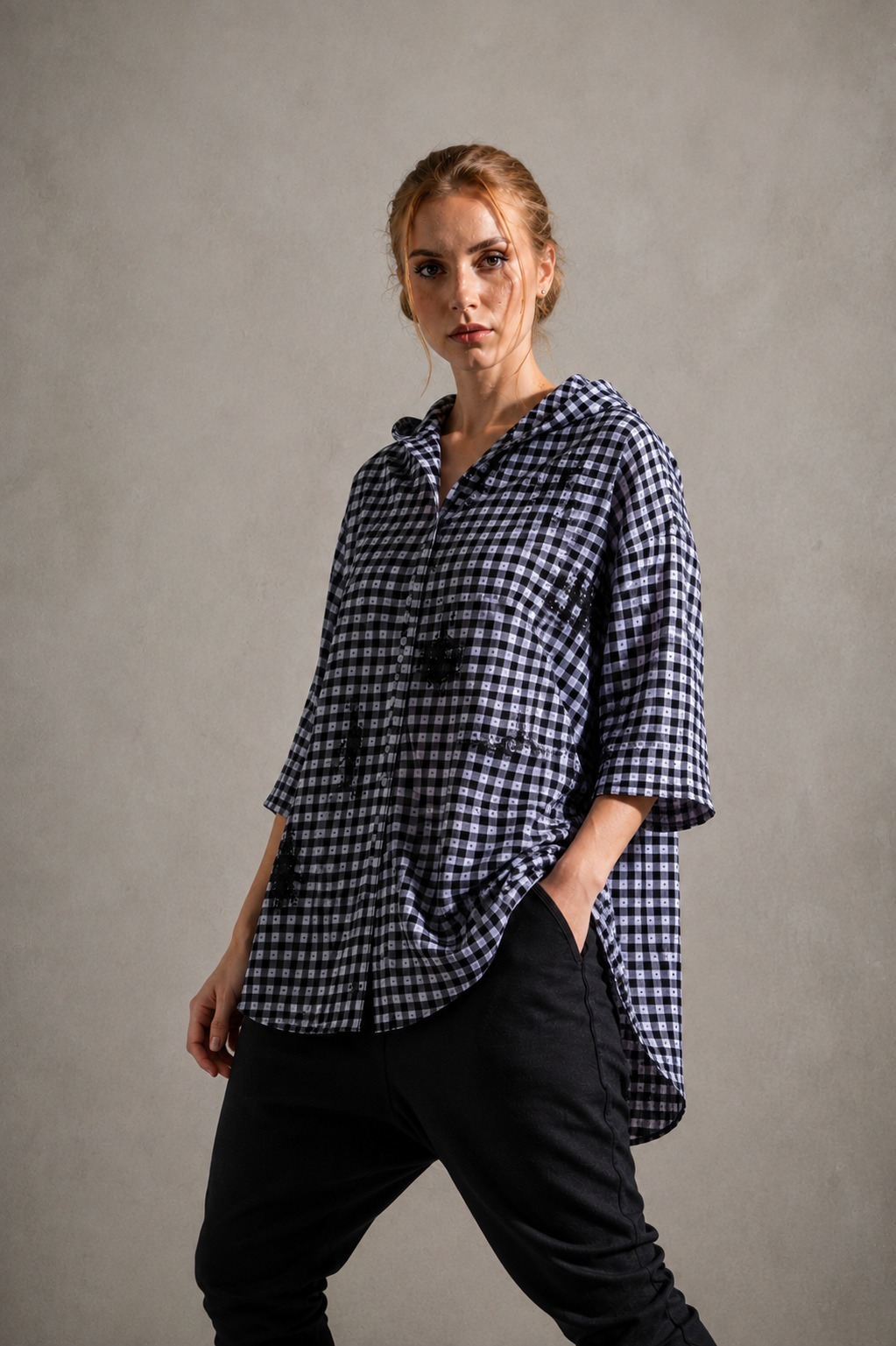 ELLi Bluse / Karo geflockt / Baumwolle – Bild 3