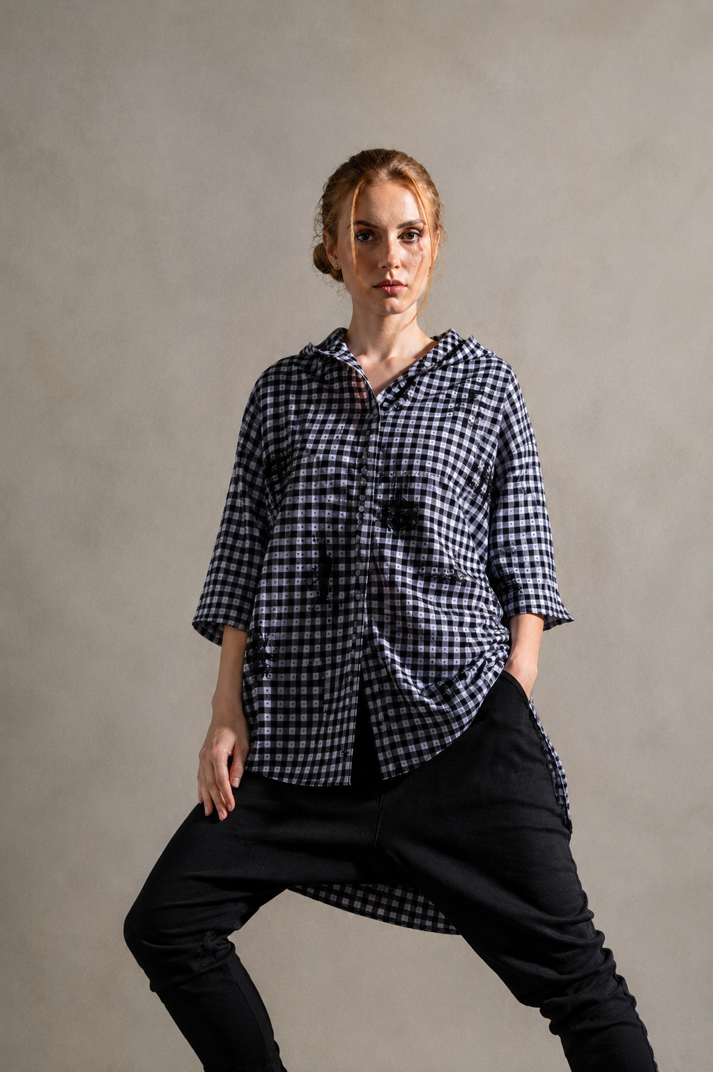 ELLi Bluse / Karo geflockt / Baumwolle – Bild 4